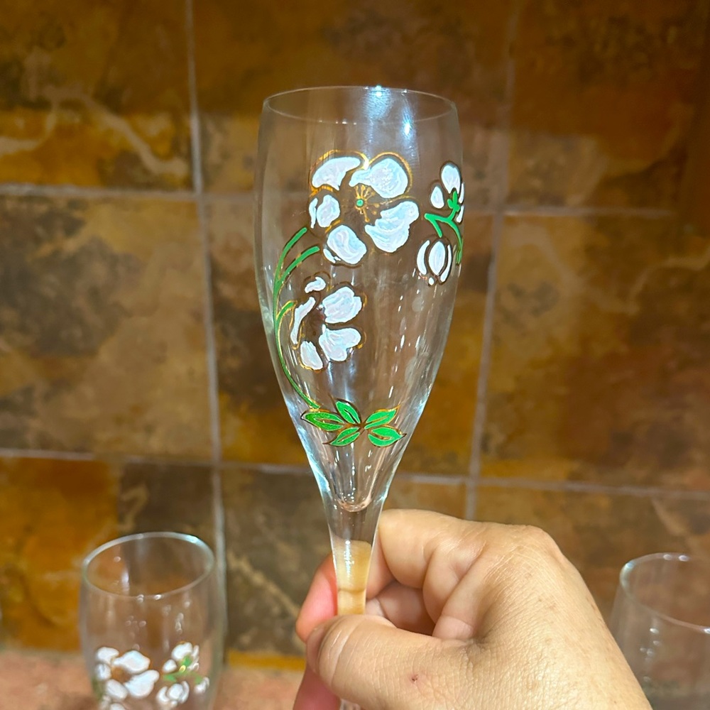 3 PERRIER JOUET ~ Beautiful Hand Painted Anemone Flower CHAMPAGNE FLUTE (4 Oz. - Picture 2 of 3